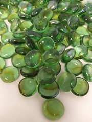 10 Lb. Flat Glass Marbles/Pebbles for Vase Filler Etc (Green, 0.65″ ~900 PCs)