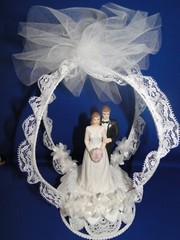 New Vintage Wilton Wedding Bliss Wedding Cake Top, Black coat # 117-7332