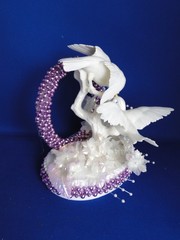 New Elegant Ring of Purple Pearls, Kissing Love Birds Cake topper #402A