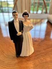 Vintage Chalkware Bride And Groom Wedding Cake Topper Pfiel & Holing 1950s 4 1/8
