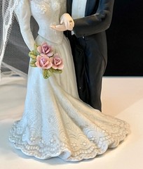 Lefton Porcelain Wedding Cake Topper & Figurine Groom & Bride w Lace Veil 1990