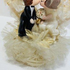 Vintage 1980 Coast Novelty Wedding Cake Topper Kissing Bride Groom Heart Decor