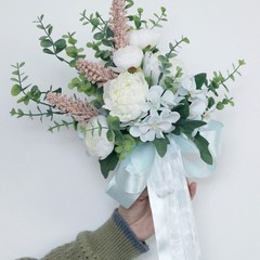 Romantic Bride Holding Bouquets Decoration Artificial Flower Wedding Bouquets