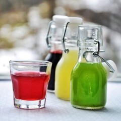 Kingrol 30 Pack 2 oz Swing Top Glass Bottles, Small Bottles with Clear