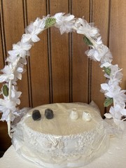 ADORABLE 2002 MADAM ALEXANDER BRIDE & GROOM CAKE TOPPER WITH BASE # 33570 MINT