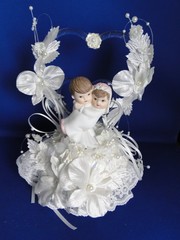 New Elegant Vintage Caketop with Bride/Groom with acrylic hearts white decor 303