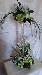 BEAUTIFUL HANDMADE TABLE CENTERPIECE FOR WEDDINGS WHITE/SAGE GREEN ROSES
