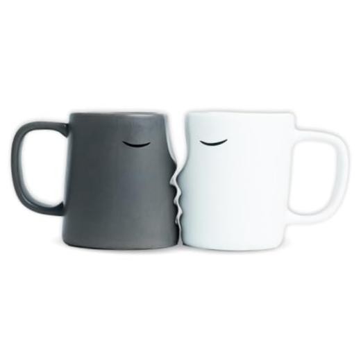 Kissing Couple Mug Set, Wedding present for Couples, Engagement Gifts,