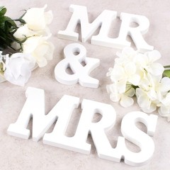 Super Z Outlet White Wooden Mr and Mrs Signs Wedding Present for Party Table Top