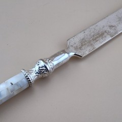 Towle Silversmiths 1690 Stamp Mother of Pearl Cake knife