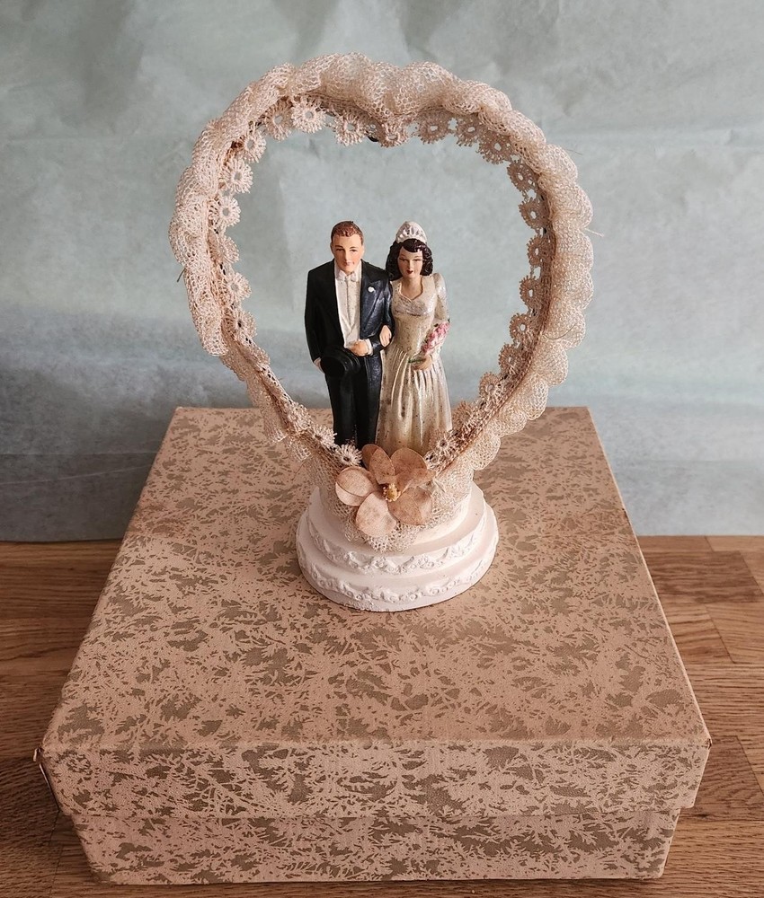 Vintage 1940s Coast Novelty Chalkware Wedding Cake Topper Bride Groom 7.5″