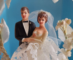 Vintage Lace And Plastic Wedding Cake Topper Bride & Groom Arch