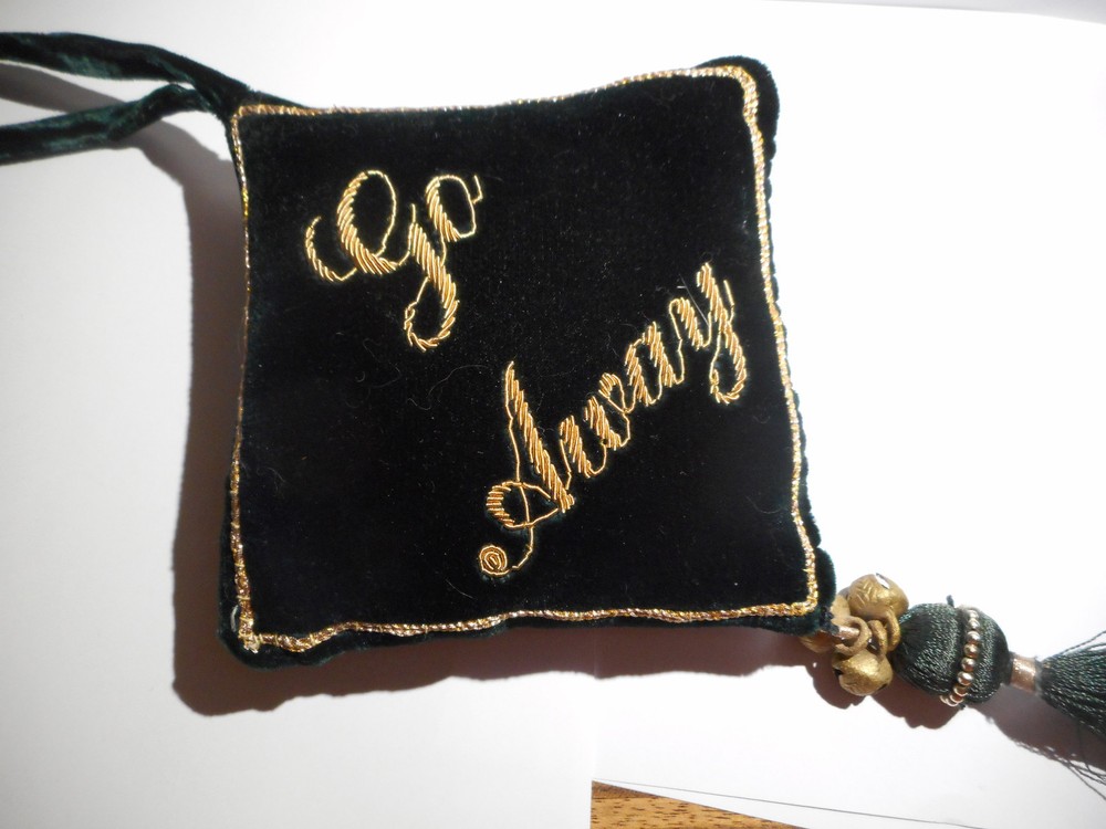WELCOME/GO AWAY Honeymoon/Wedding gift Velvet, gold thread, bells-hangs on door