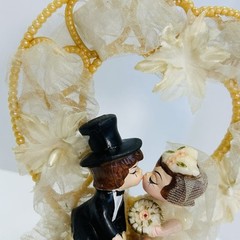 Vintage 1980 Coast Novelty Wedding Cake Topper Kissing Bride Groom Heart Decor