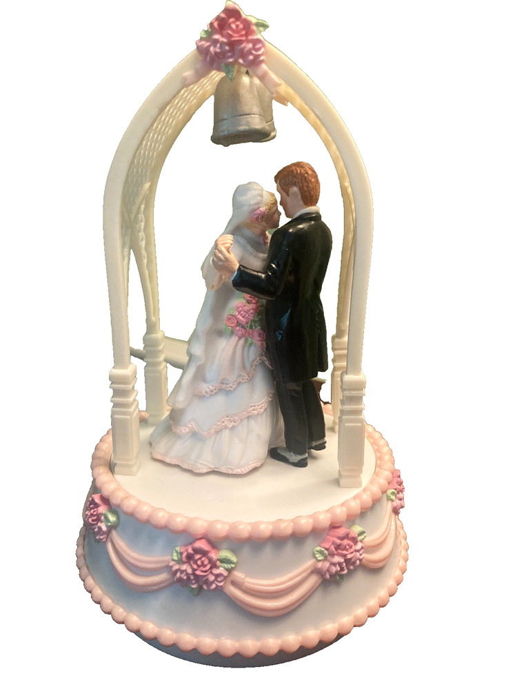 Enesco Vintage Musical Wedding Cake Topper Bride Groom Trellis «True Love» 6″