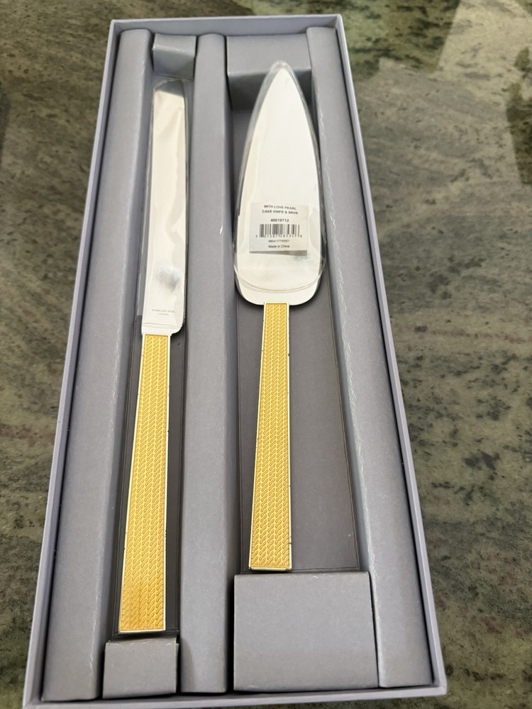 VERA WANG WEDGWOOD ~WITH LOVE~2 PIECE GOLD CAKE SERVING SET-NEW IN BOX FREE SHIP