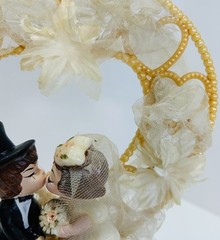Vintage 1980 Coast Novelty Wedding Cake Topper Kissing Bride Groom Heart Decor
