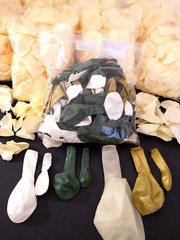2080 Artificial Cream Flower Petals and 133 Balloons Confetti Event Party Supply