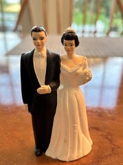 Vintage Chalkware Bride And Groom Wedding Cake Topper Pfiel & Holing 1950s 4 1/8
