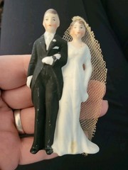 Vtg bisque wedding cake topper bride W/ veil & groom made from 1940s 50s 3.5″