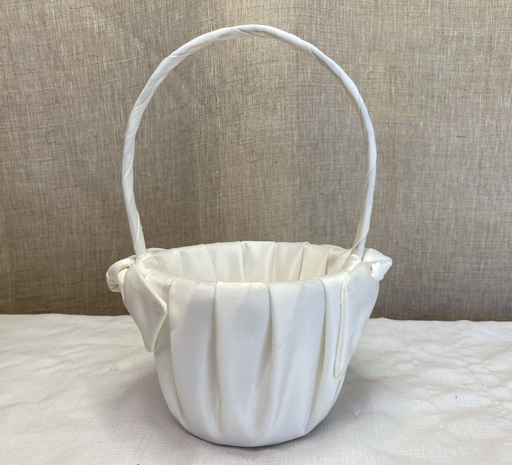 STUDIO HIS & HERS Bridal Wedding Flower Girl Basket Satin White Bow 2011