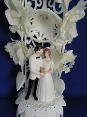 New Vintage Wilton «White Orchids» Wedding Cake Top, White Coat # 114-10736