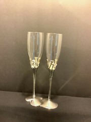Set of 2 Tall Stemmed Champagne Toasting Glasses Silvertone Hearts Love Wedding