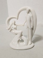 «Take My Hand» Romantic Bride & Groom Heart Porcelain Wedding Cake Topper Statue