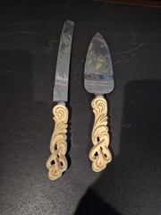 Vintage-Style Ivory Wedding Cake Knife and Serrated Serving Set