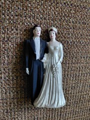 Vintage 1950’s CHALKWARE WEDDING CAKE TOPPER COUPLE Chalk Ware