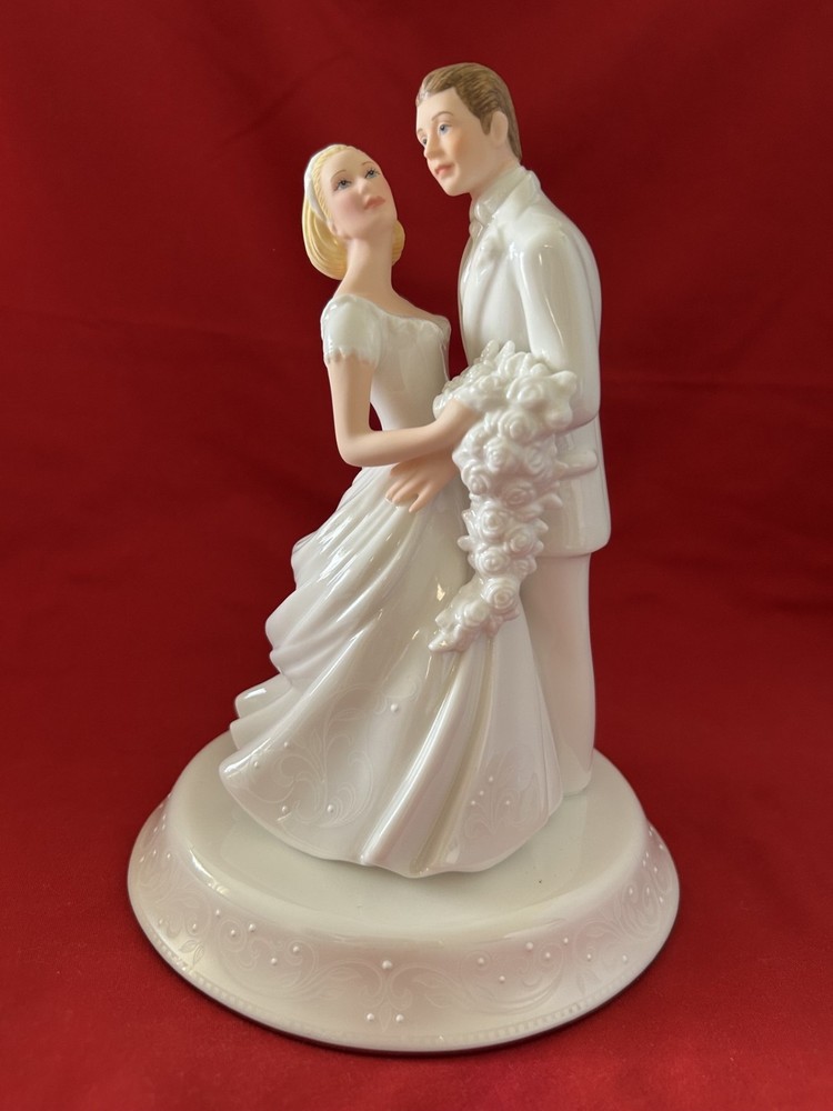 Vintage Lenox Opal Innocence Bride & Groom Wedding Cake Topper Figurine