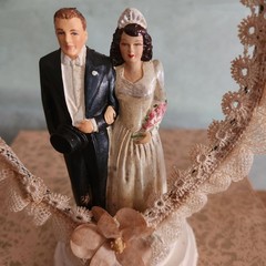 Vintage 1940s Coast Novelty Chalkware Wedding Cake Topper Bride Groom 7.5″