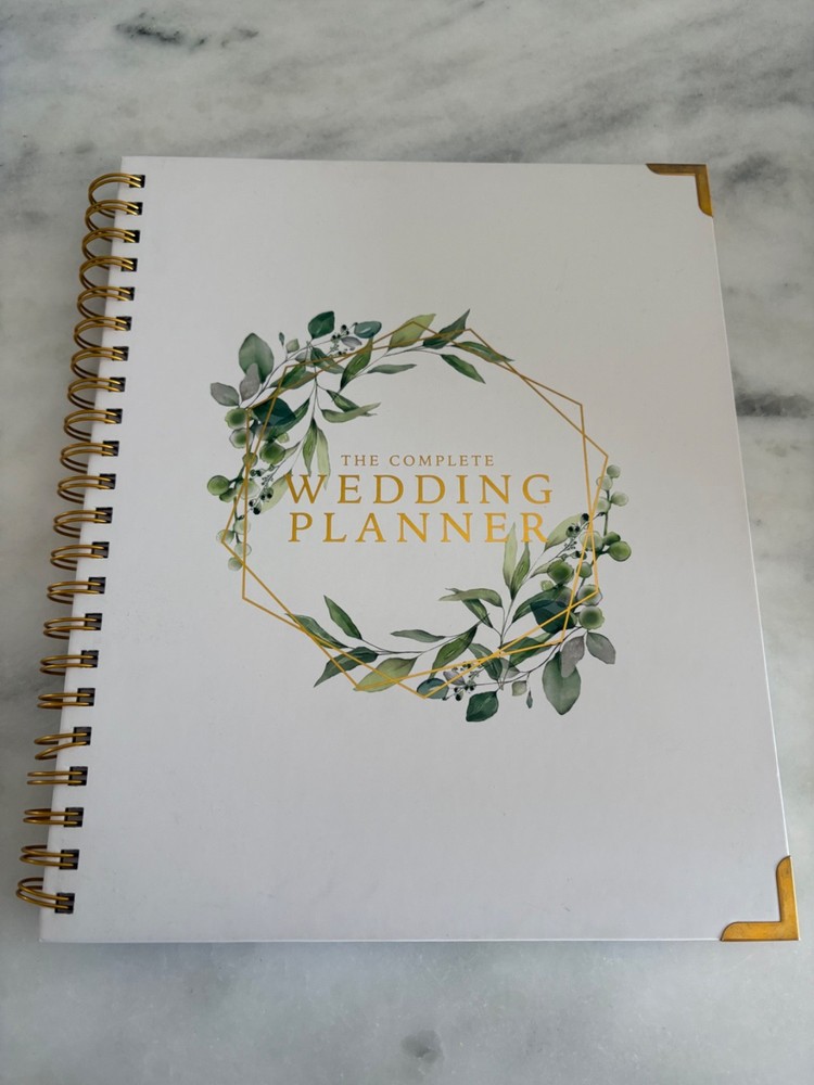 BEAUTIFUL GOLD BINDED WEDDING PLANNER