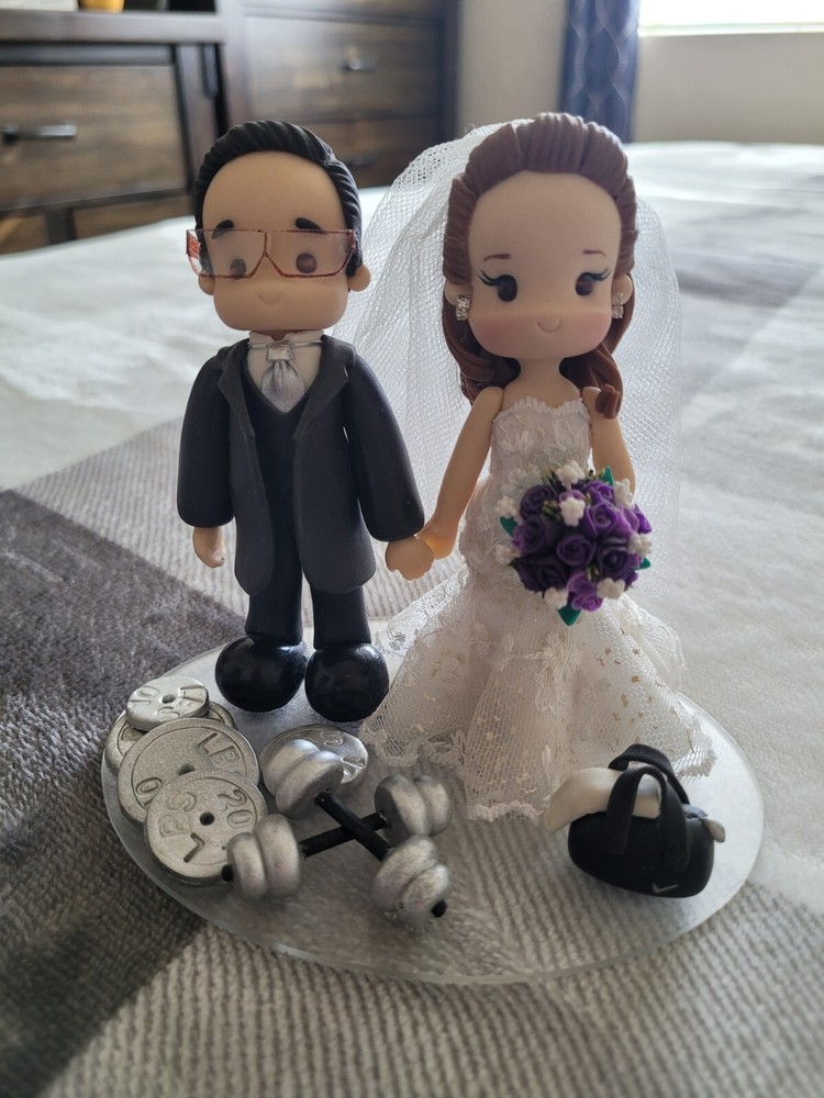 Bride and Groom Cake Topper – Figurine Wedding and Engagement Party Decor