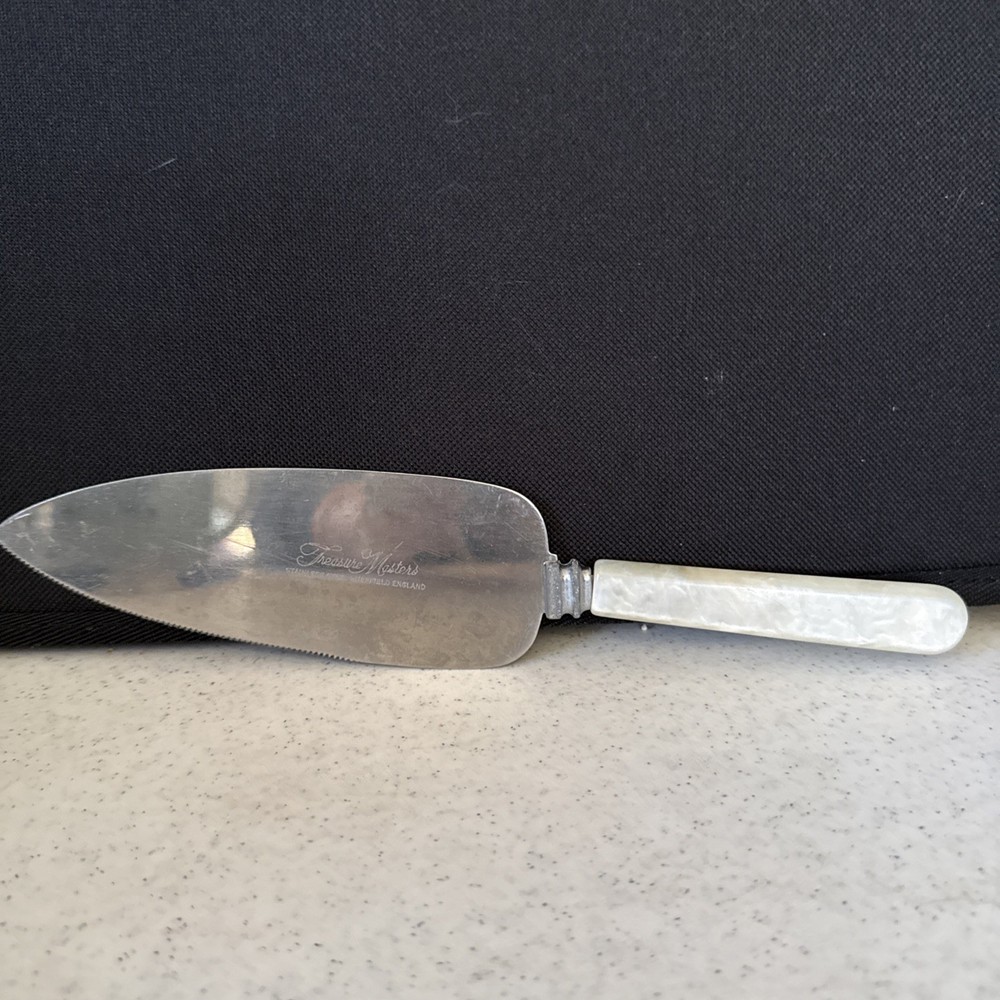 Vintage Treasure Masters Stainless Steel Serrated Cake Knife Sheffield England