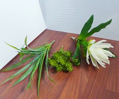 Set of 3 Artificial Plants Flower And Grasses