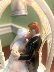 Enesco Vintage Musical Wedding Cake Topper Bride Groom Trellis «True Love» 6″