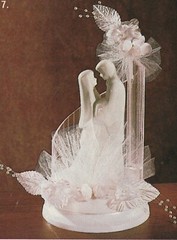 New Vintage Wilton «Splendid» Wedding CakeTop, white porcelain 117-506