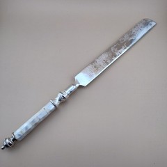 Towle Silversmiths 1690 Stamp Mother of Pearl Cake knife