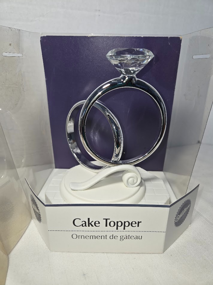 WILTON 2 Ring Cake Topper Silver-tone Engagement BLING/ Plain Band Rings on Ivor