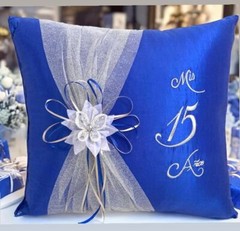 NEW! Quinceanera Kneeling pillow Red with Silver – cojin para quinceanera rojo