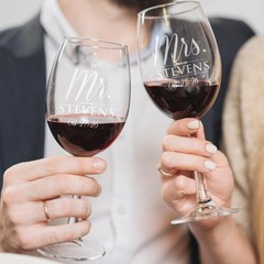 Mr & Mrs Personalized Engraved Champagne Flutes – Wedding Toasting Glasses Set o