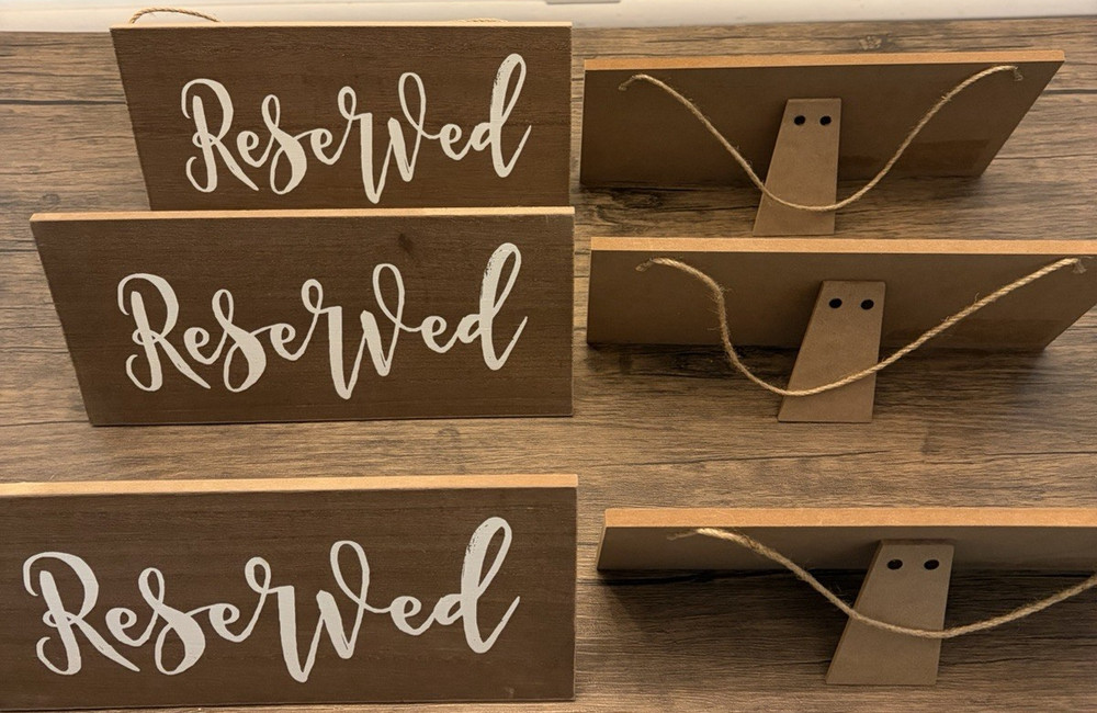 Set of 6 Wood «Reserved» Signs Brown/White 11 7/8 in x 6