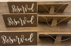 Set of 6 Wood «Reserved» Signs Brown/White 11 7/8 in x 6