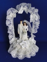 New Vintage Wilton Petite «Lace Trellis» Wedding CakeTop, white tux, 104-937Rev