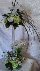 BEAUTIFUL HANDMADE TABLE CENTERPIECE FOR WEDDINGS WHITE/SAGE GREEN ROSES
