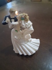 1998 Wilton Enterprises Petite Embrace Wedding Couple Cake Topper