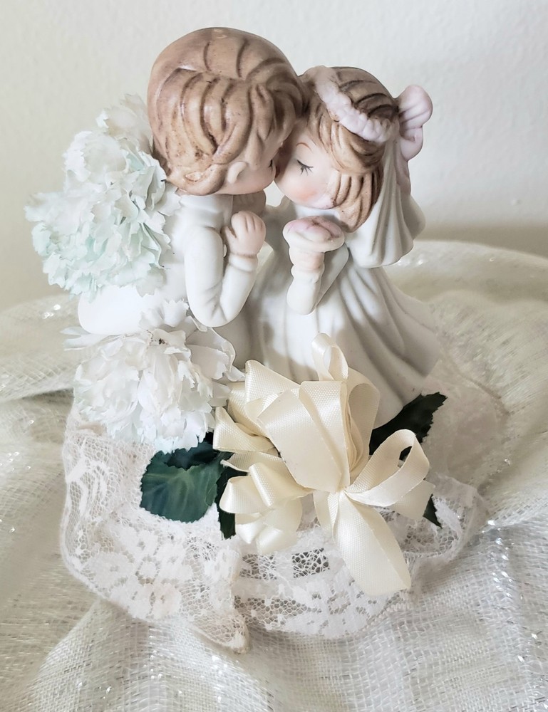 Vintage 1980s Porcelain Bisque Wedding Cake Topper Kissing Bride Groom 8″ Lefton