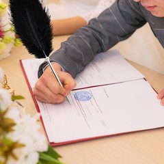Elegant Black Feather Ballpoint Pen for Wedding Signing – Lightweight & Stylish