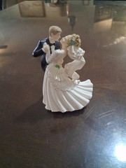 1998 Wilton Enterprises Petite Embrace Wedding Couple Cake Topper